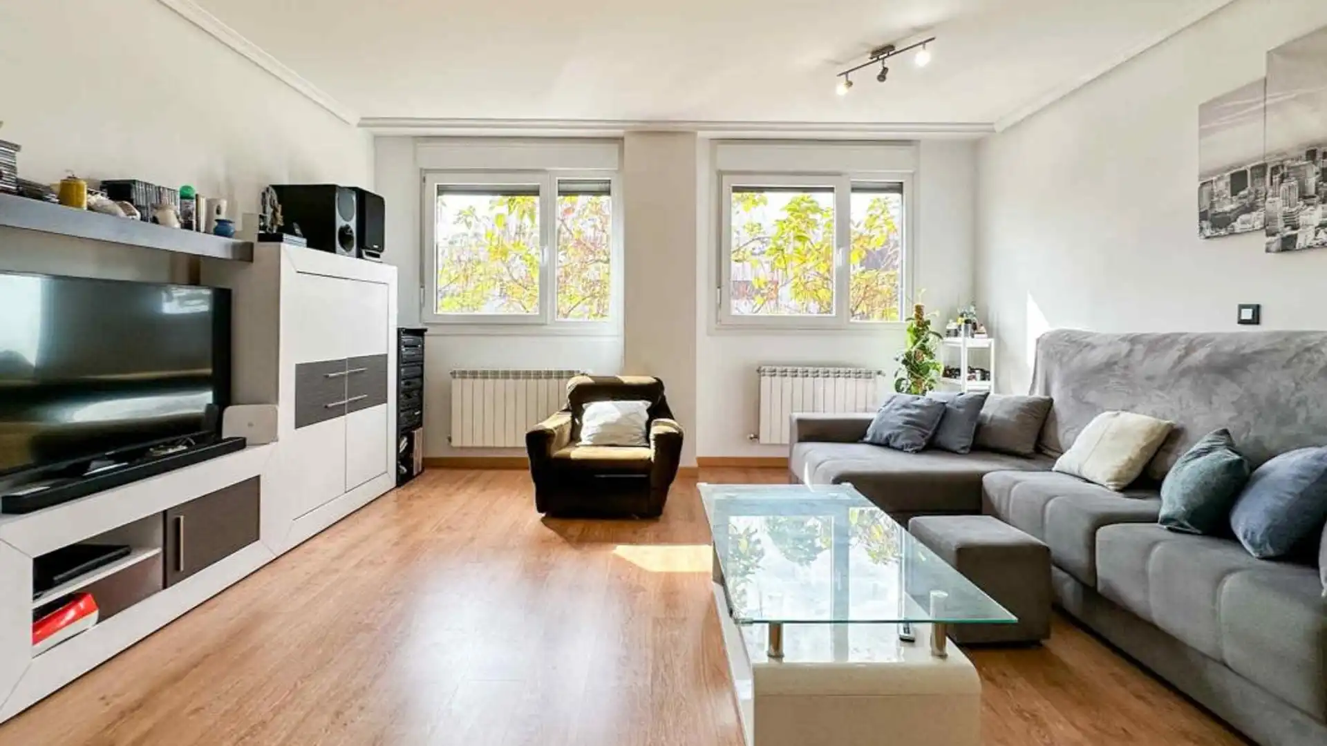 Sala de estar de Piso en venta en Villalbilla con Aire acondicionado, Calefacción y Jardín privado