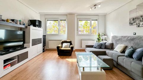 Foto 2 de Piso en venta en Av. de la Isabela Braganza, Los Hueros, Villalbilla