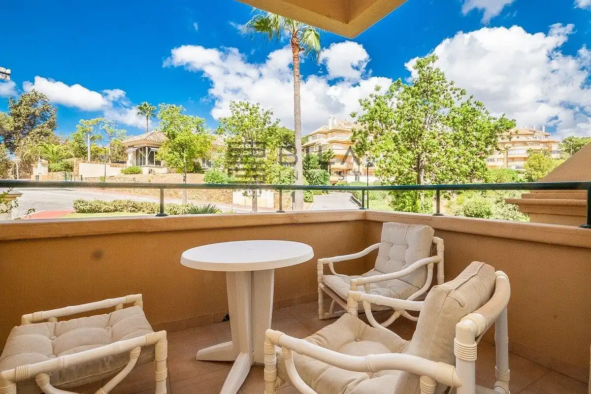 Piso con piscina en venta en Elviria Hills, imagen 7