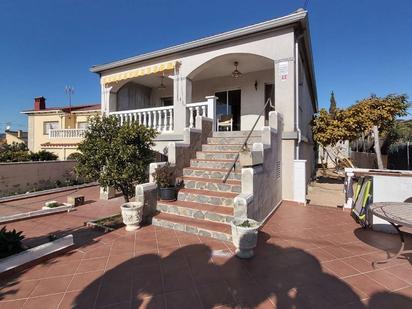 Vista exterior de Casa o xalet en venda en El Vendrell amb Calefacció, Jardí privat i Terrassa