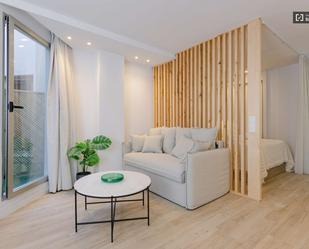 Living room of Study to share in  Valencia Capital  with Air Conditioner and Terrace