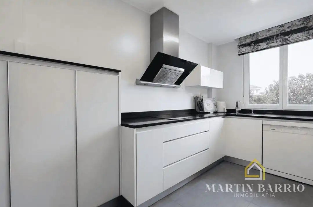 Cocina de Piso en venta en Getxo  con Aire acondicionado, Calefacción y Jardín privado