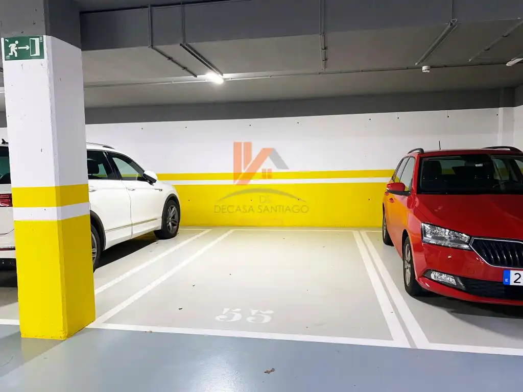 Aparcament de Garatge en venda en Santiago de Compostela 