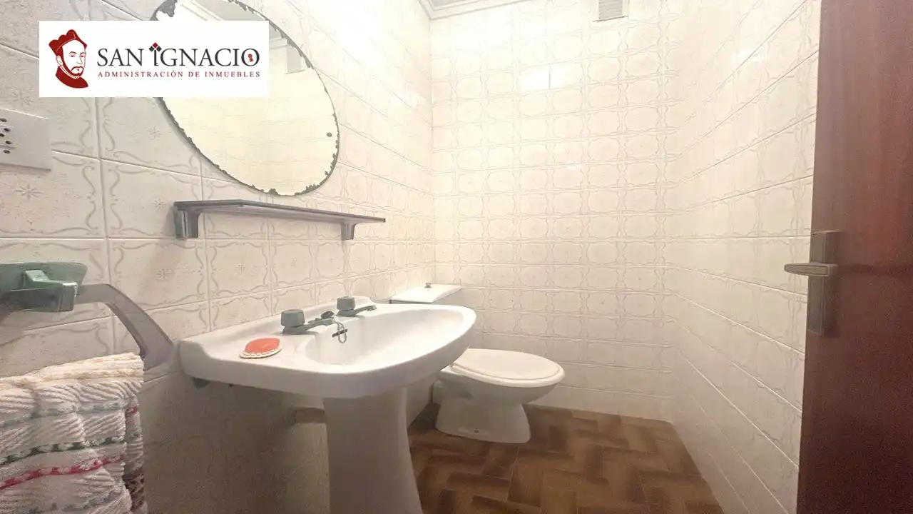 Baño de Piso en venta en Villarcayo de Merindad de Castilla la Vieja con Amueblado y Balcón