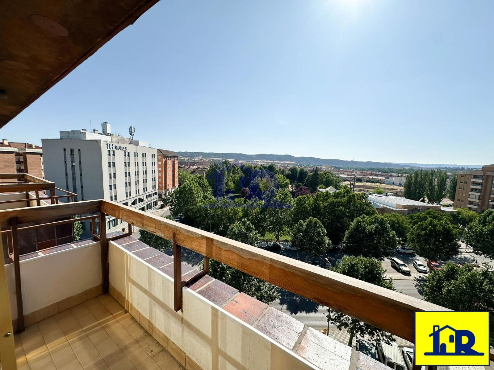 Vista exterior de Pis en venda en Cuenca Capital amb Calefacció, Terrassa i Traster
