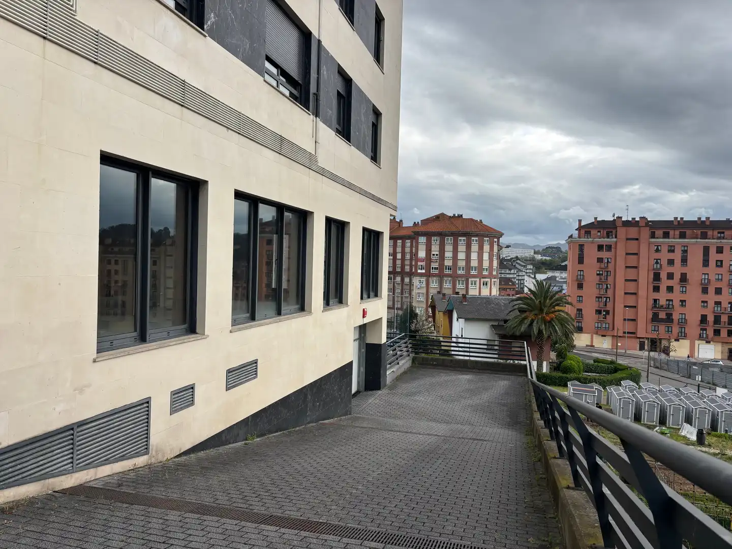Vista exterior de Garaje en venta en Avilés