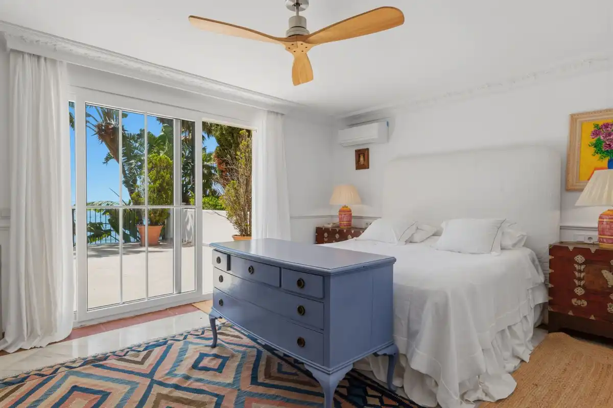 Dormitori de Casa o xalet de lloguer en Estepona amb Aire condicionat, Jardí privat i Terrassa