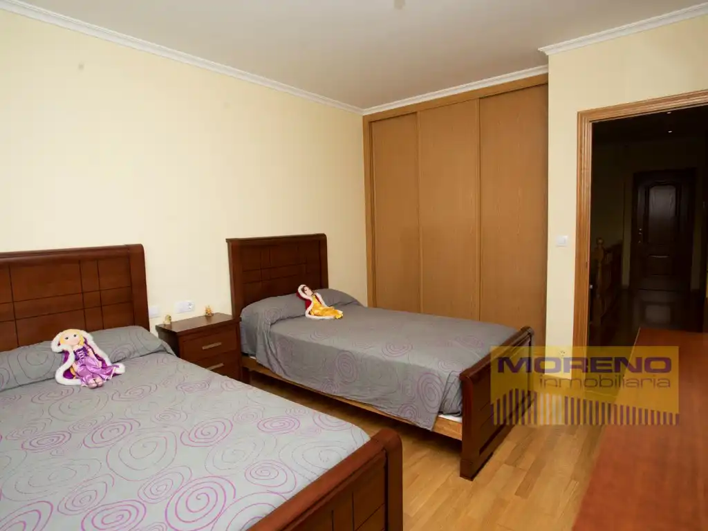 Dormitori de Casa o xalet en venda en Sarria