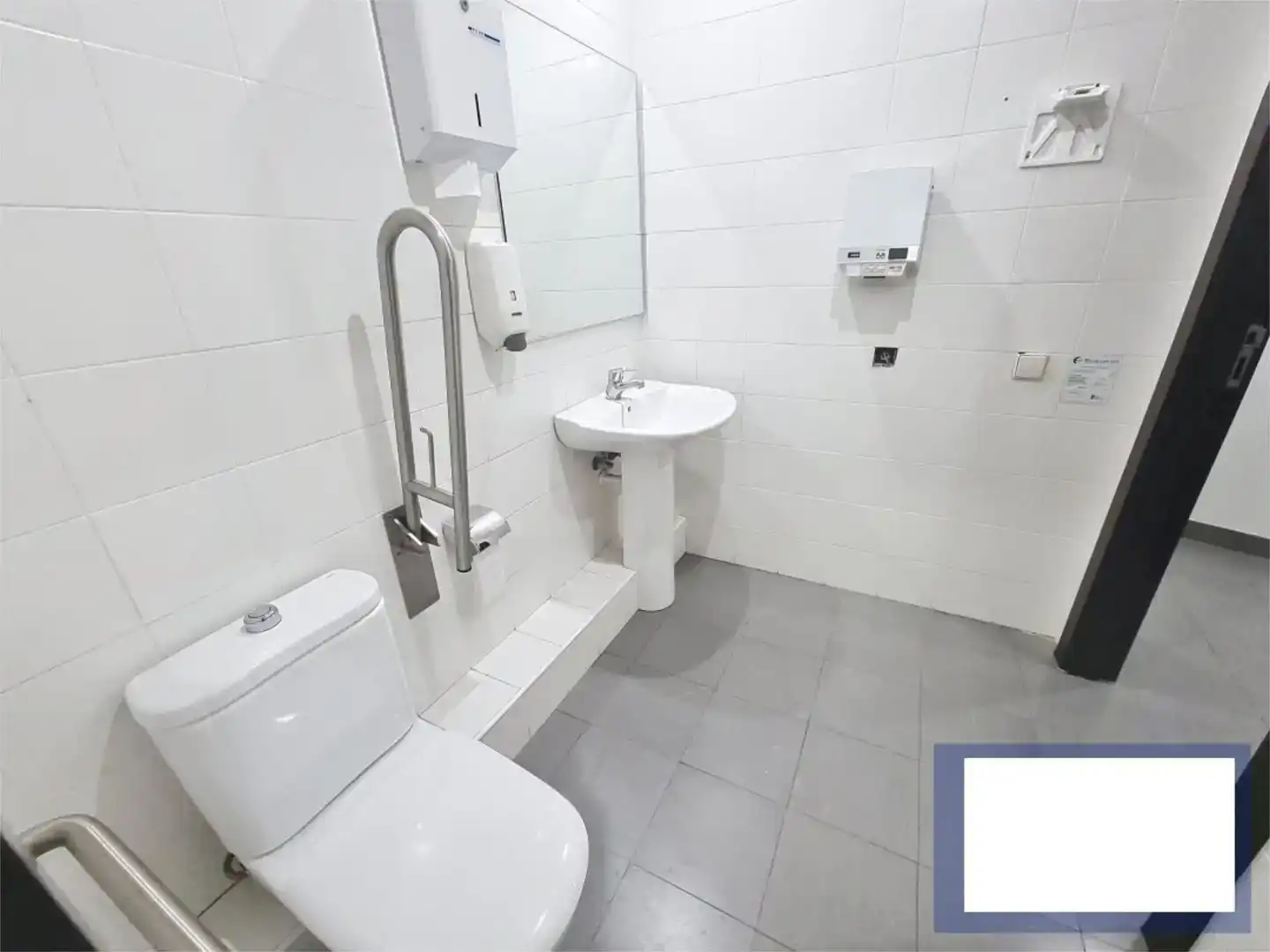 Bathroom of Commercial properties for rent in El Campello  with Air Conditioner and Parquet flooring