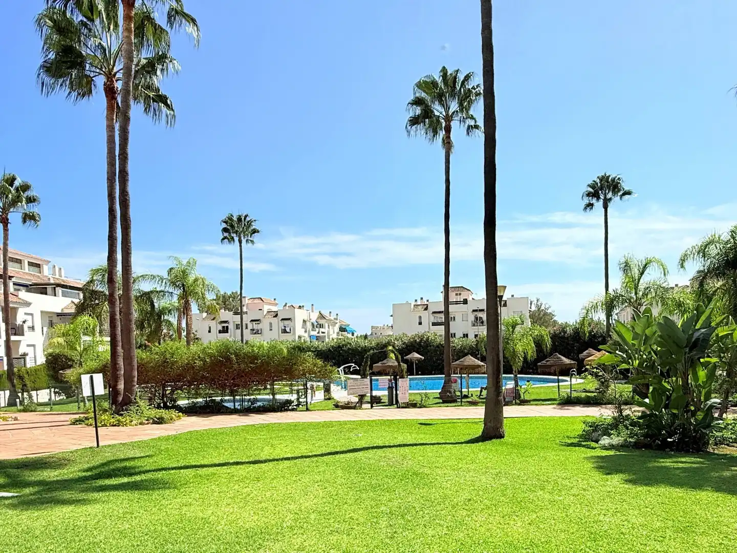 Vista exterior de Apartamento en venta en Marbella con Aire acondicionado, Trastero y Piscina comunitaria
