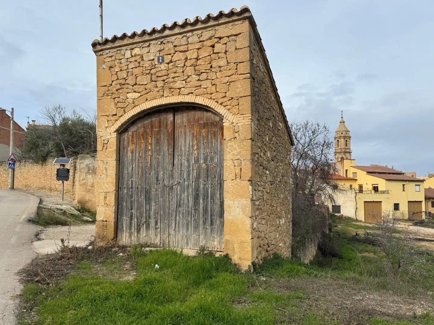 Vista exterior de Finca rústica en venda en Torre del Compte amb Jardí privat