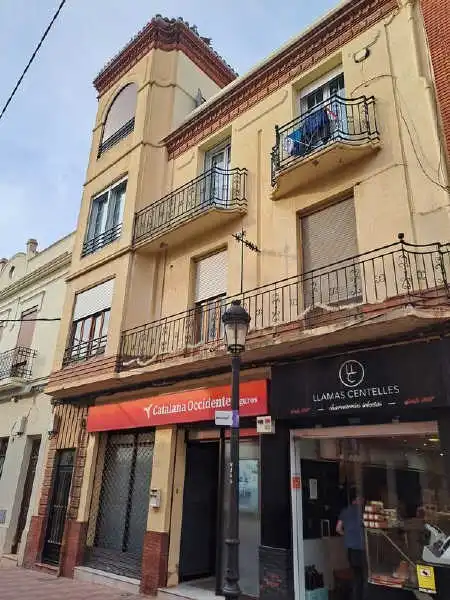 Vista exterior de Local en venta en Burjassot