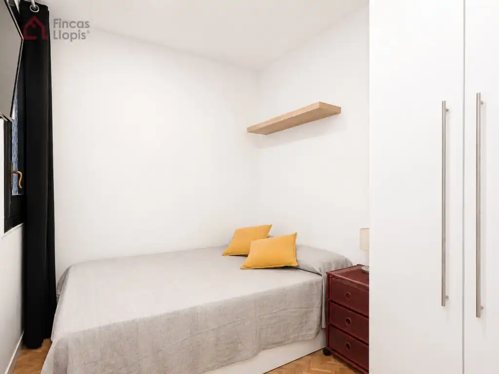 Habitación de Piso en venta en Barcelona con Balcón y Internet