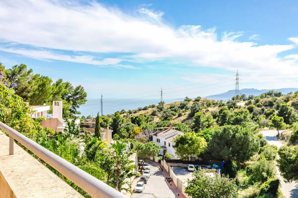 Vista exterior de Casa adosada en venda en Málaga amb Aire condicionat, Calefacció i Jardí privat