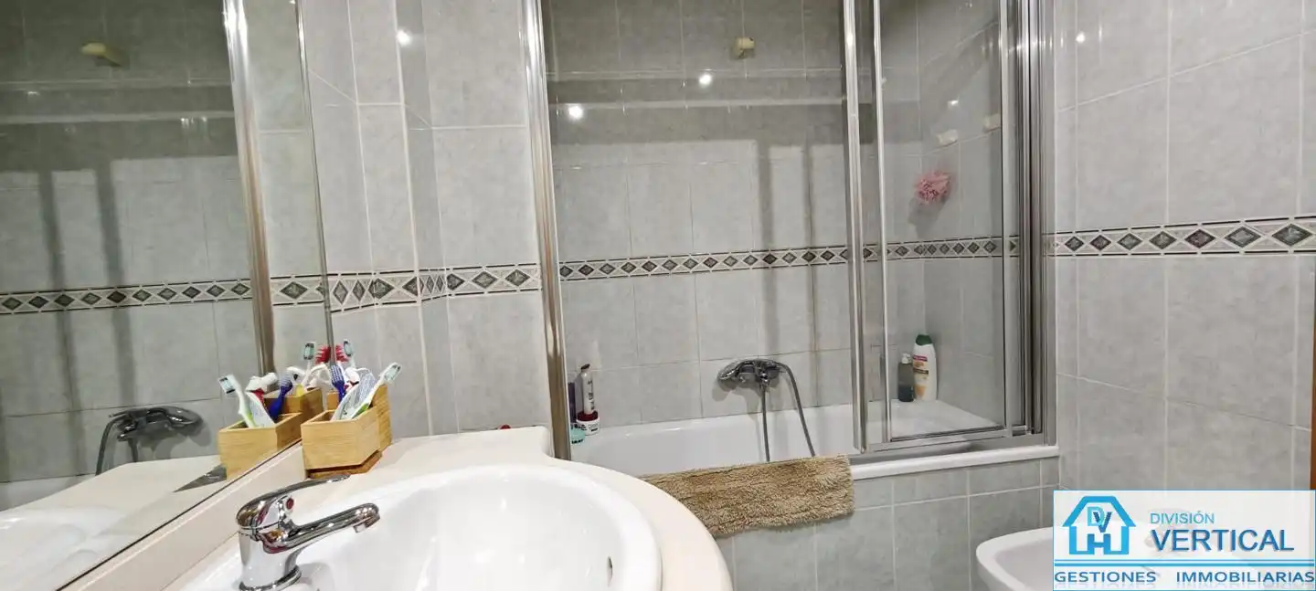 Bany de Pis de lloguer en Valencia amb Aire condicionat, Calefacció i Moblat