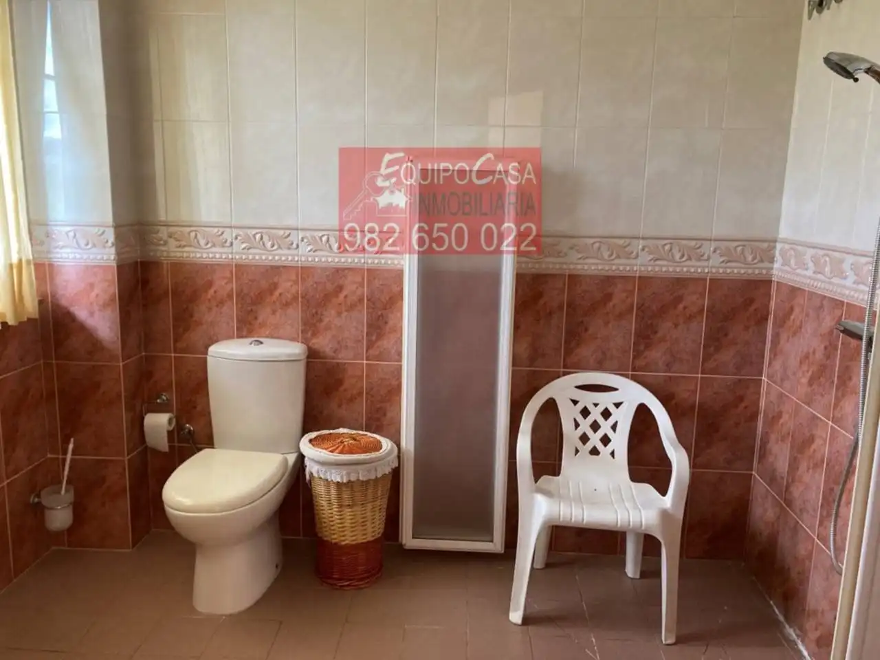 Badezimmer von Einfamilien-Reihenhaus zum Verkauf in Lugo mit Heizung, Privatgarten und Parkett