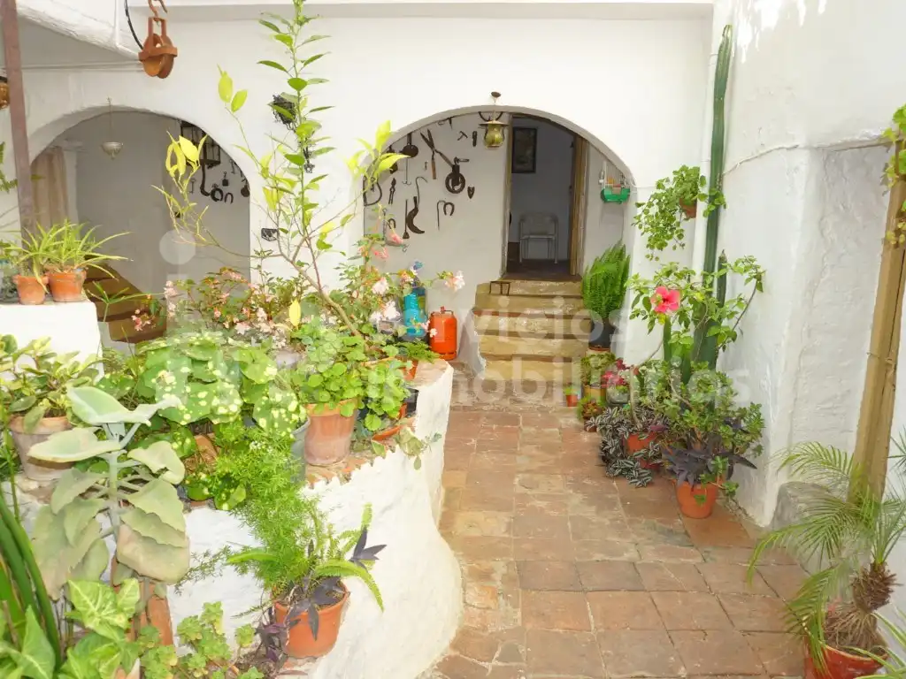 Casa adosada en venta en Benamocarra con Jardín privado, Terraza y Amueblado