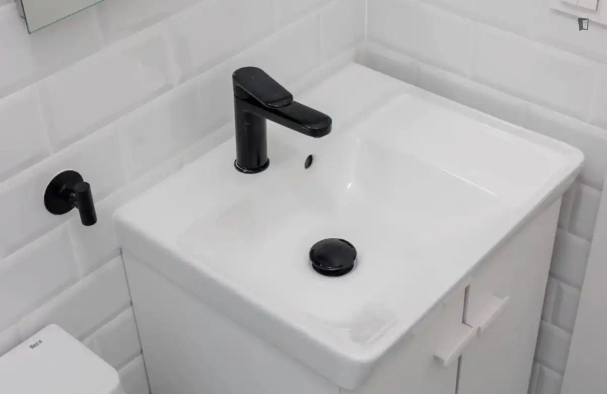Baño de Apartamento para compartir en L'Hospitalet de Llobregat con Amueblado, Horno y Lavadora