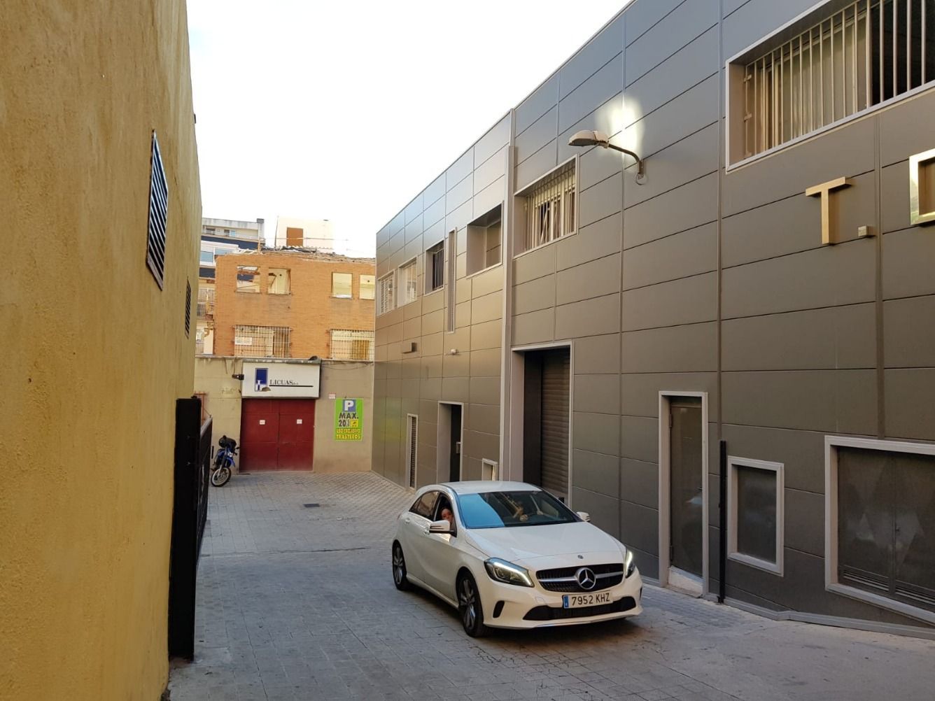 Traster de lloguer a Valdeacederas
