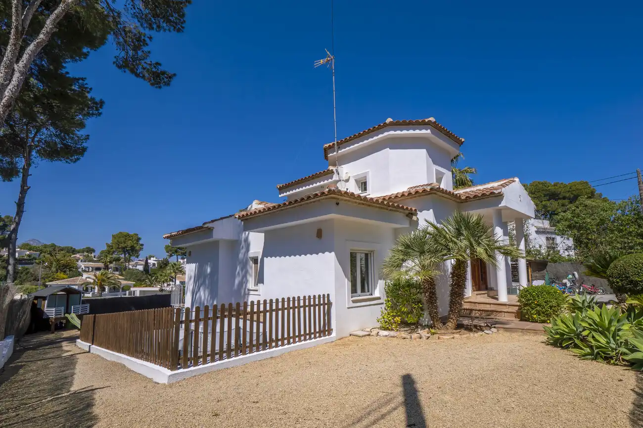 Vista exterior de Casa o chalet en venta en Jávea / Xàbia con Piscina