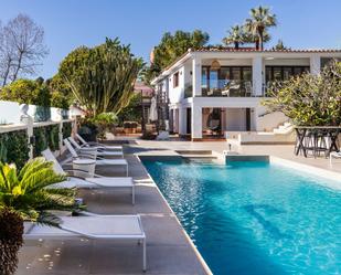 Swimming pool of House or chalet for sale in Marbella  with Air Conditioner, Private garden and Swimming Pool