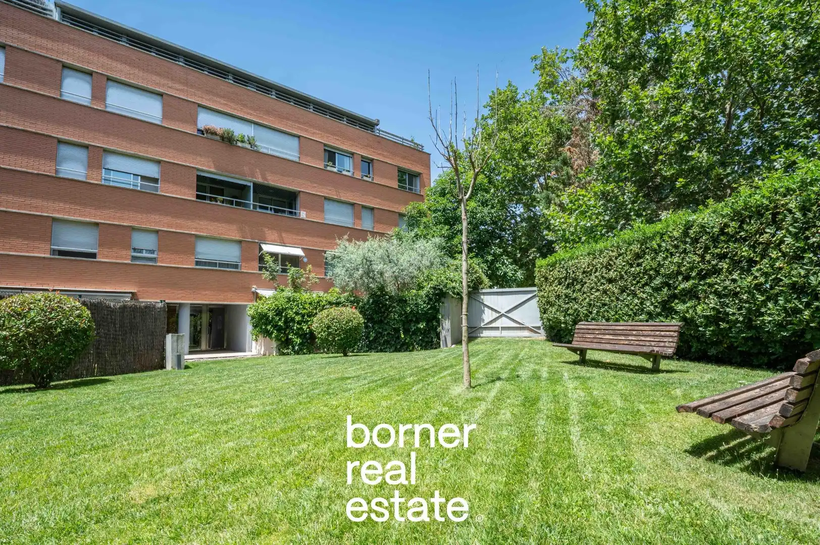 Vista exterior de Piso en venta en Sant Cugat del Vallès con Aire acondicionado, Calefacción y Jardín privado