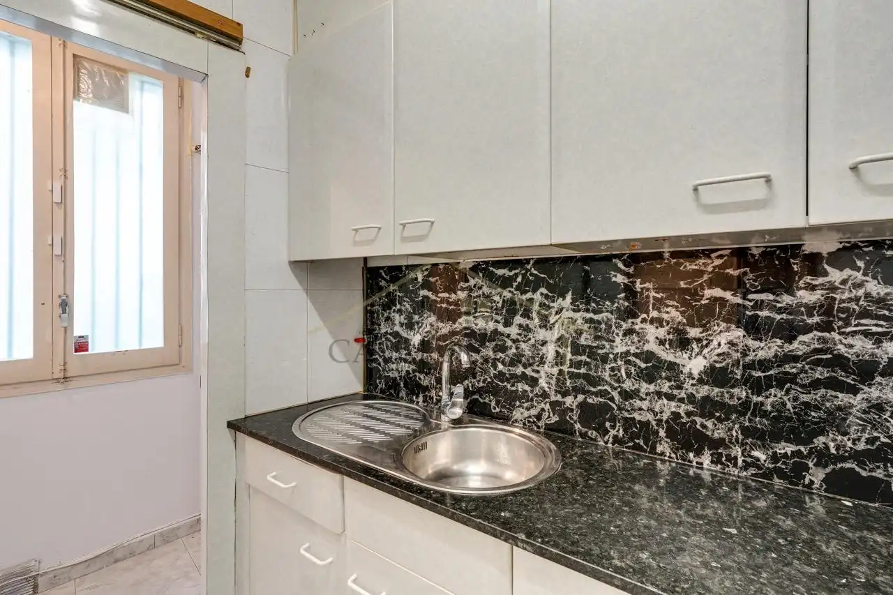 Kitchen of Flat for sale in Barcelona  with Alarm