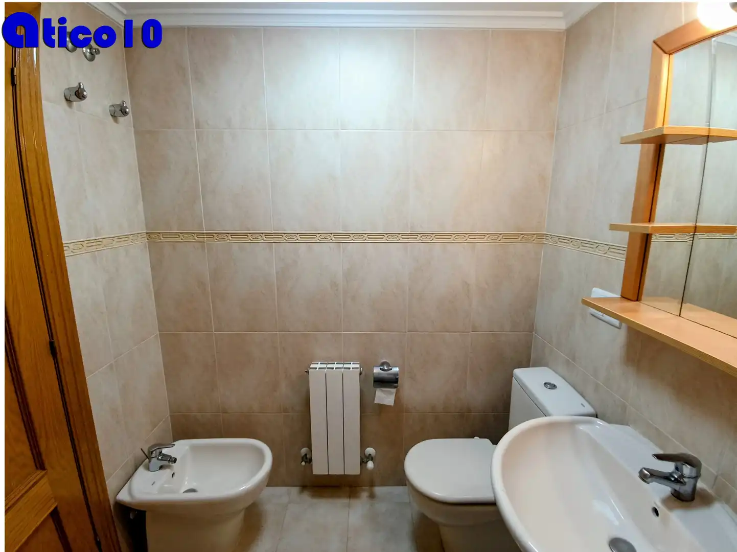 Baño de Apartamento de alquiler en Gijón  con Calefacción, Parquet y Trastero