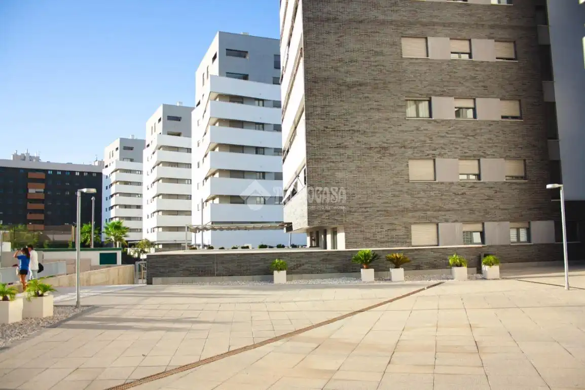 Piso con piscina en venta en Av. Manuel Clavero Arévalo
