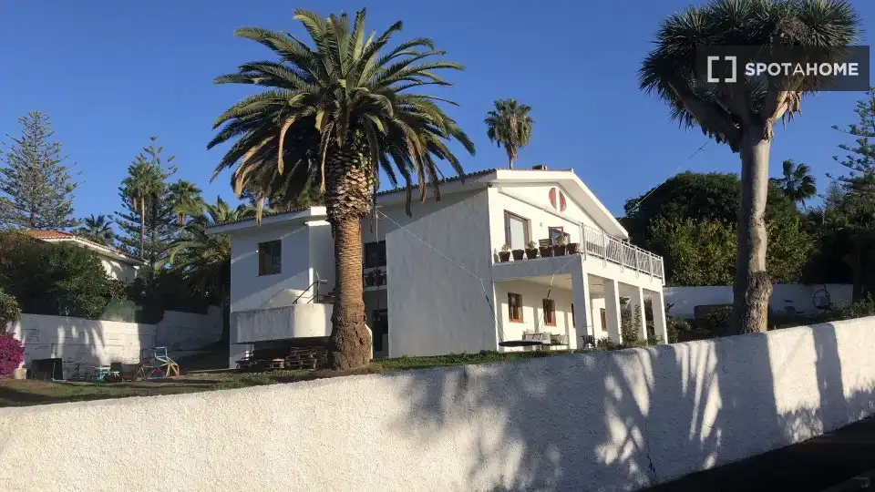 Exterior view of Apartments for share in Tacoronte  with Air Conditioner, Terrace and Furnished