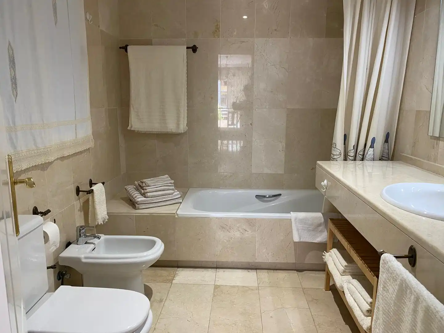 Bathroom of Apartments for rent in Marbella  with Air Conditioner, Furnished and Oven