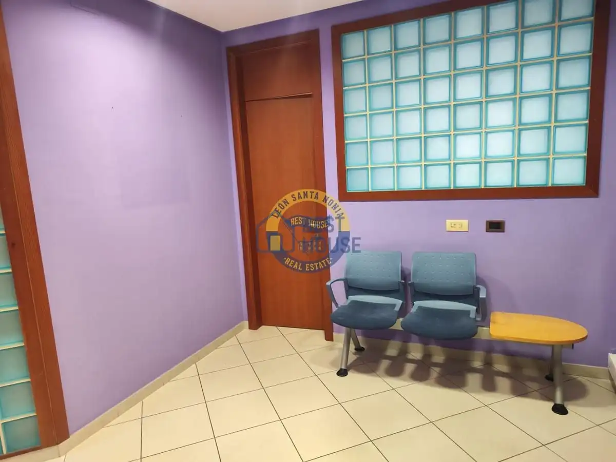 Office for rent in San Claudio - La Chantría