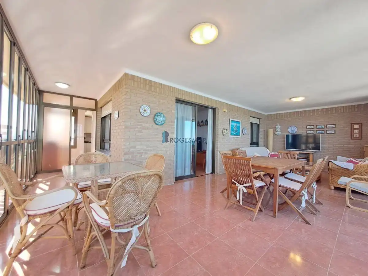 Menjador de Apartament en venda en Benicasim / Benicàssim amb Terrassa, Traster i Piscina comunitària