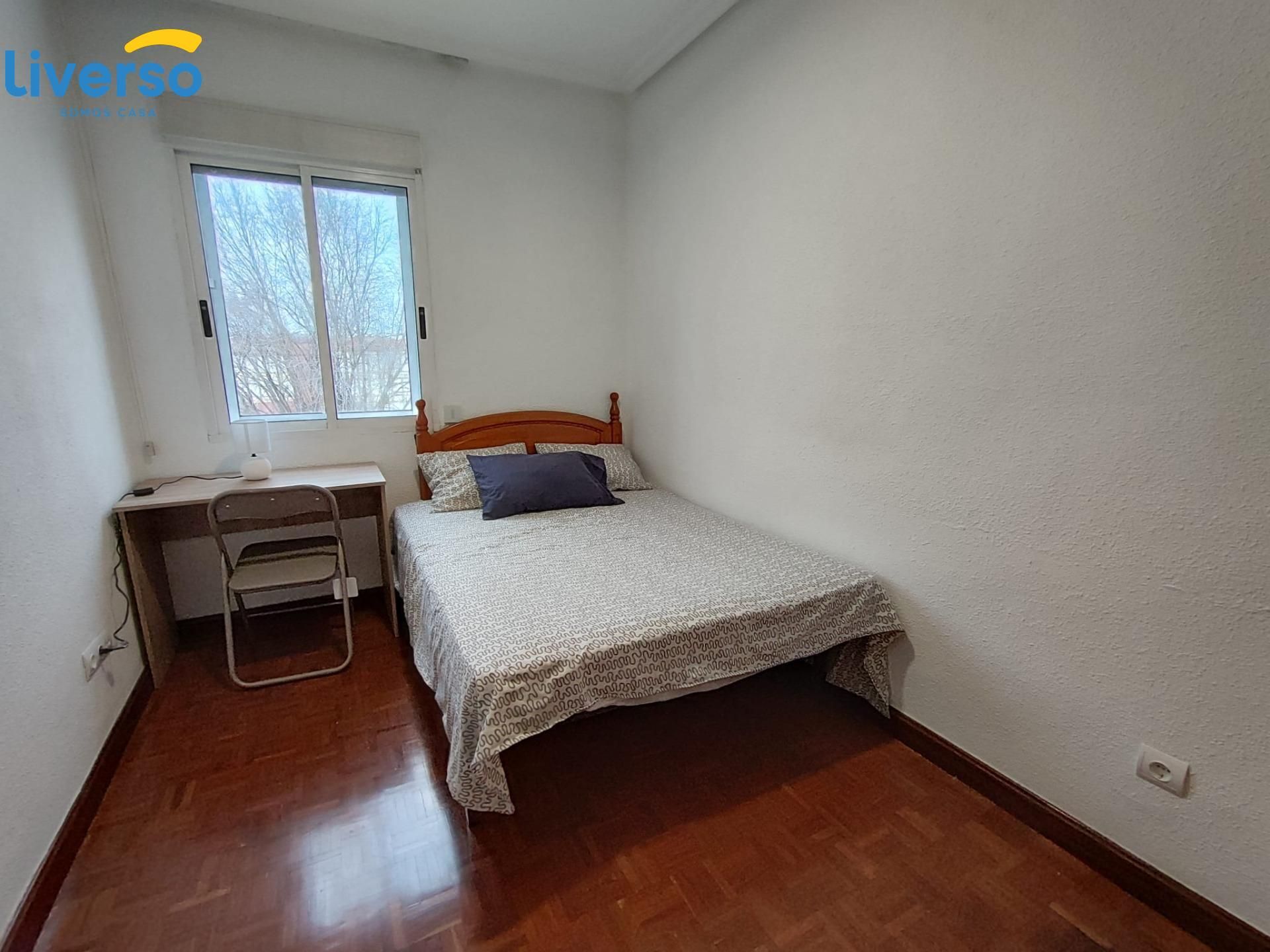 Bedroom of Flat for share in Burgos Capital  with Heating, Terrace and Balcony