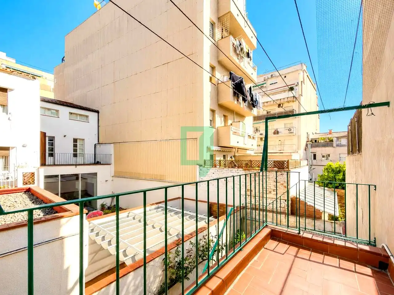 Vista exterior de Casa o xalet en venda en Badalona amb Aire condicionat, Calefacció i Jardí privat