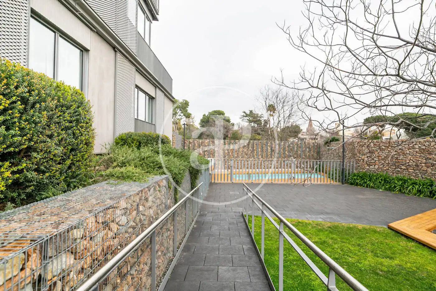 Außenansicht von Wohnung zur Miete in Barcelona mit Klimaanlage, Heizung und Privatgarten