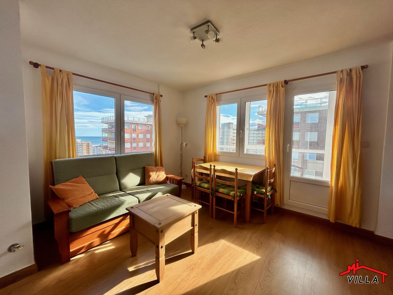 Sala d'estar de Pis en venda en Laredo amb Calefacció i Terrassa