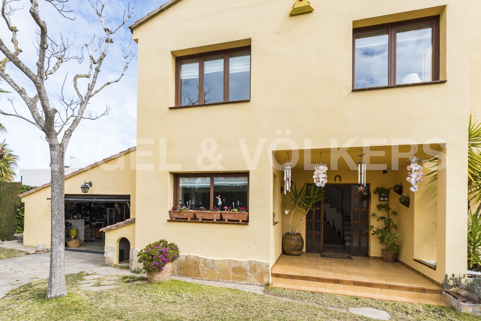 Vista exterior de Casa o xalet en venda en Pacs del Penedès amb Calefacció, Jardí privat i Parquet