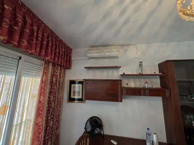 Sala d'estar de Casa o xalet en venda en Valdeobispo amb Aire condicionat, Jardí privat i Terrassa