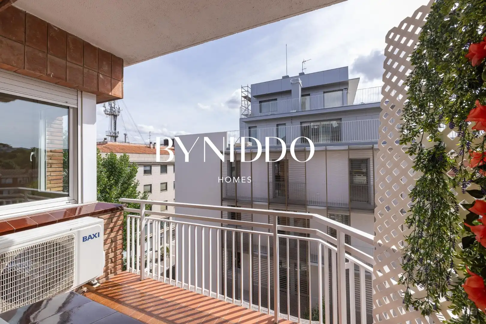 Balcony of Flat for sale in Sant Cugat del Vallès  with Air Conditioner, Heating and Parquet flooring