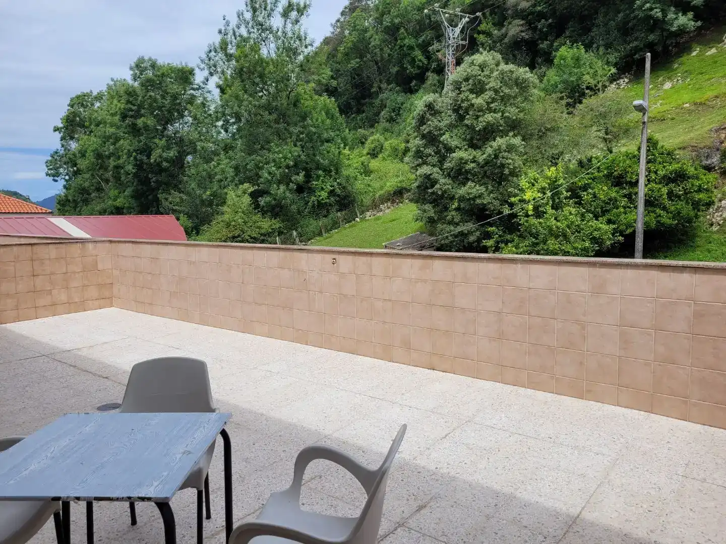 Terrassa de Pis en venda en Valdáliga amb Parquet, Moblat i Balcó