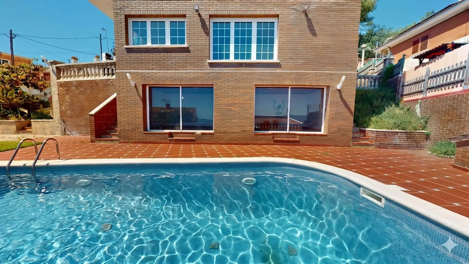 Piscina de Casa o xalet en venda en Sant Boi de Llobregat amb Aire condicionat, Calefacció i Jardí privat