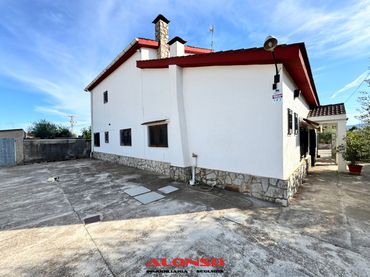 Xalet amb balcó en venda a Pueblo