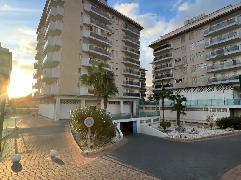 Vista exterior de Àtic en venda en Roquetas de Mar amb Aire condicionat i Terrassa