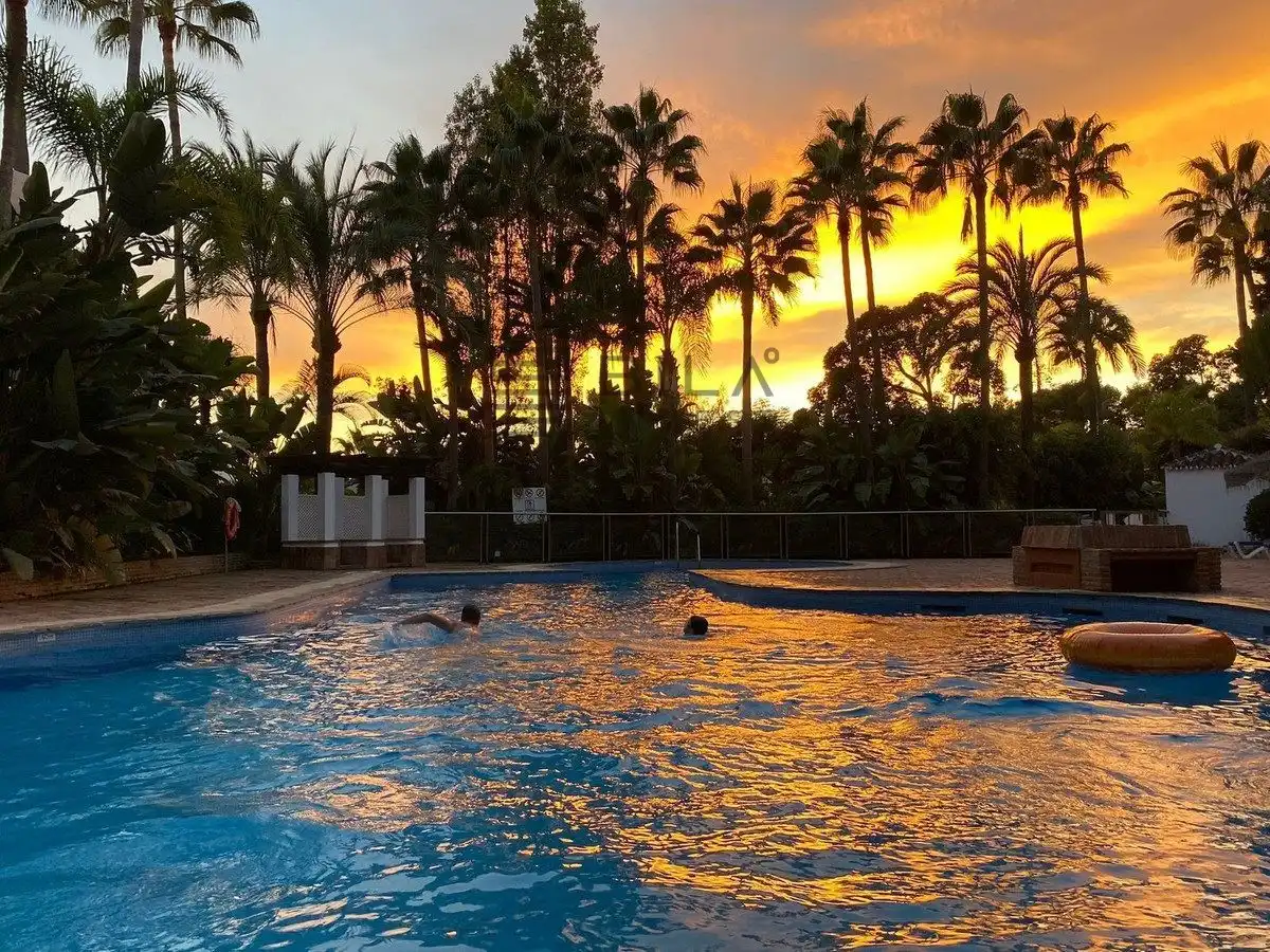 Piscina de Piso en venta en Marbella con Terraza, Piscina y Amueblado