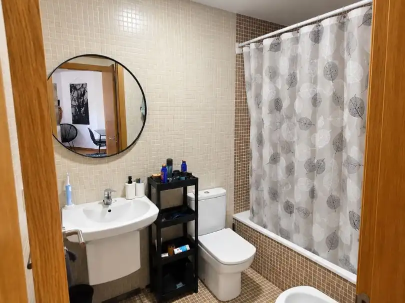 Baño de Piso de alquiler en Ares con Jardín privado, Parquet y Terraza