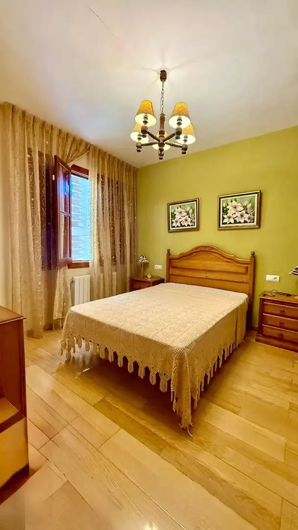 Habitación de Casa o chalet en venta en Siete Aguas con Jardín privado, Terraza y Alarma