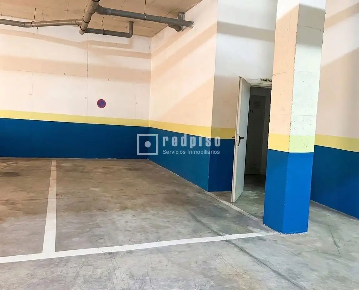 Parking de Piso de alquiler en Torremolinos con Calefacción, Jardín privado y Terraza