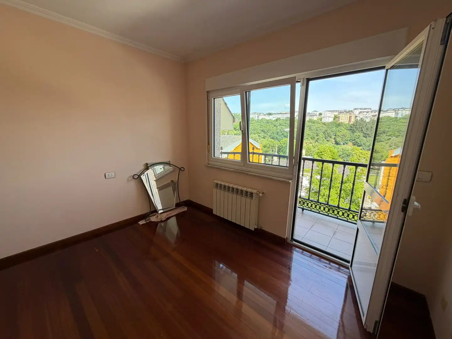 Habitación de Casa o chalet en venta en Lugo con Calefacción, Terraza y Balcón