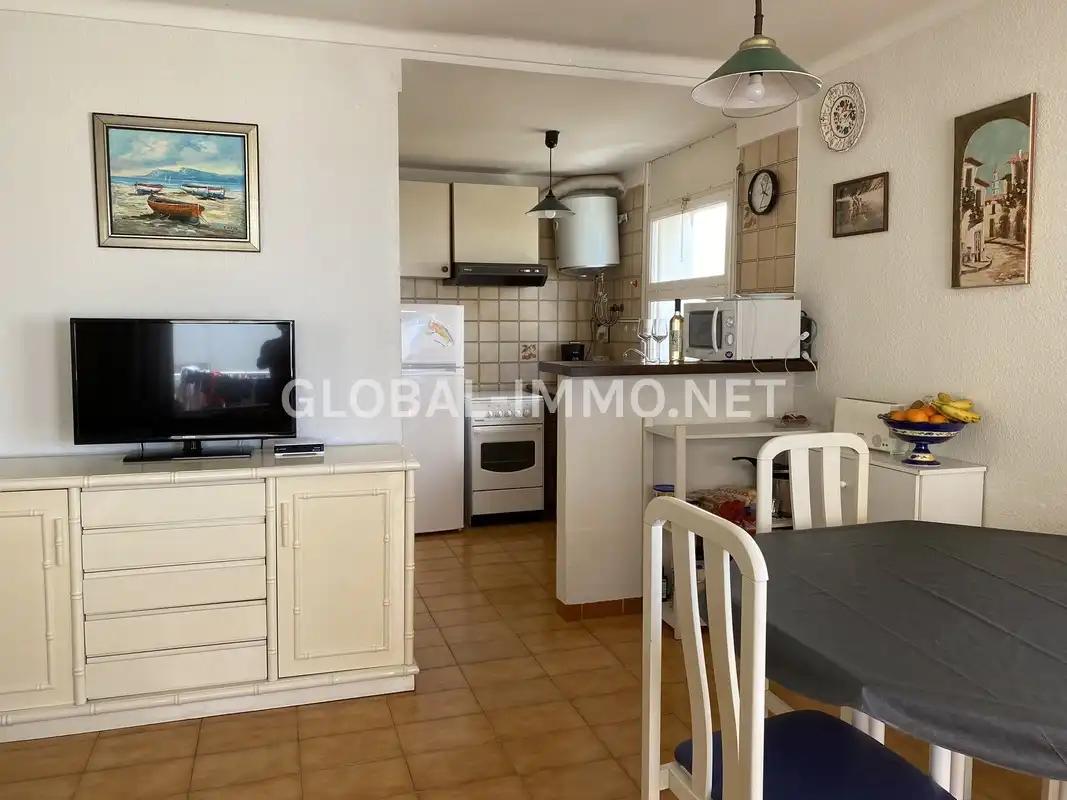 Cuina de Apartament en venda en Roses amb Terrassa, Piscina i Moblat